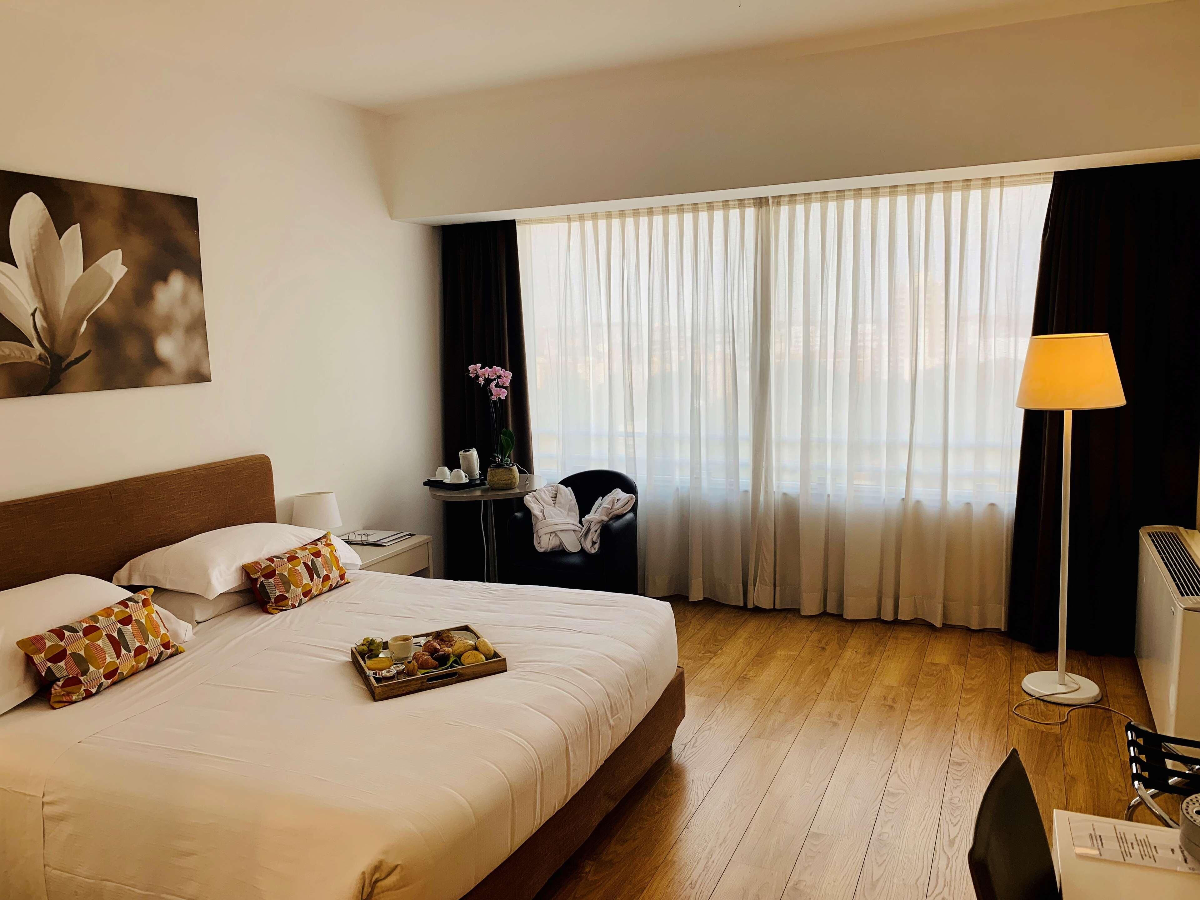 Down duvets, in-room safe, desk, blackout curtains
