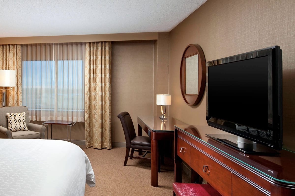 1 bedroom, premium bedding, pillowtop beds, in-room safe