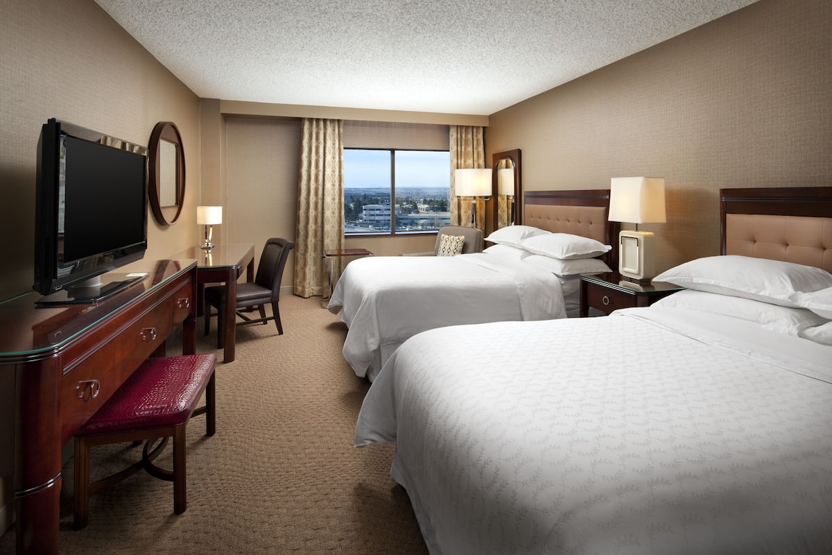 1 bedroom, premium bedding, pillowtop beds, in-room safe