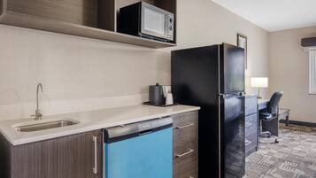Desk, laptop workspace, iron/ironing board, WiFi (free)