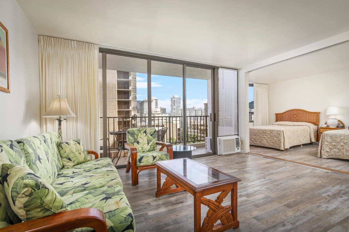 Standard Room, 1 Bedroom | Living area