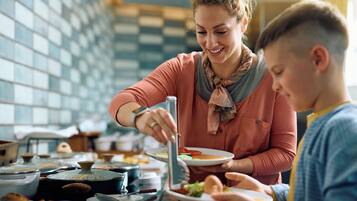 Free daily buffet breakfast