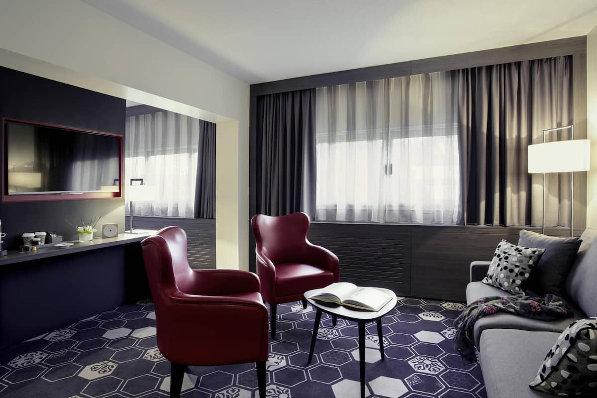 suite, 1 double bed with sofa bed | premium bedding, minibar, in-room safe, desk