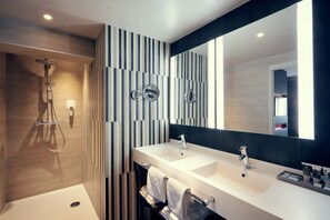 Junior-Suite, 1 Doppelbett | Badezimmer