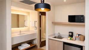 A modern bathroom with a sink, mirror, and towel rack. - Holiday Inn Express Tecnológico Monterrey by IHG (Monterrey)