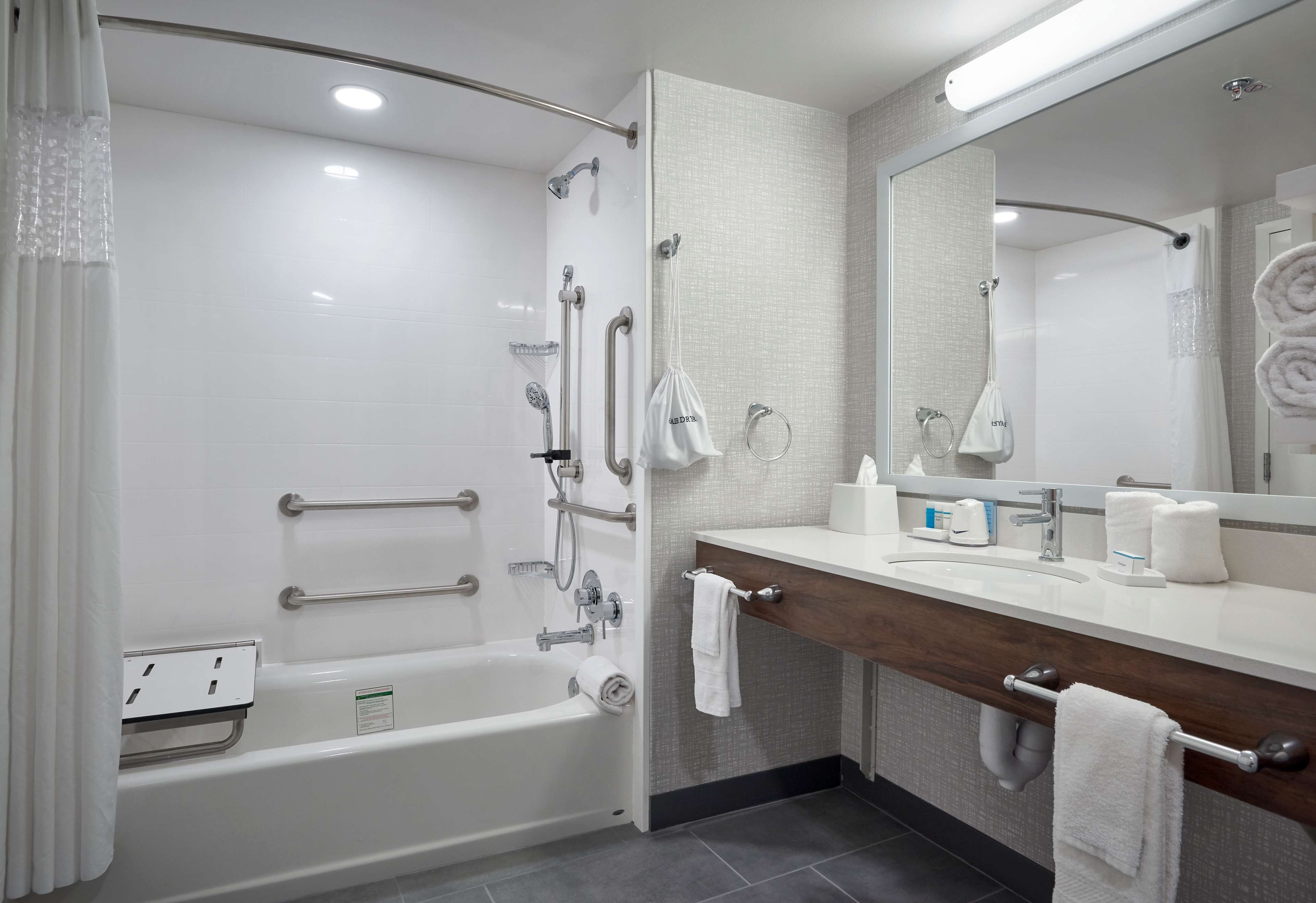 standard room, 1 king bed, accessible, bathtub (mobility & hearing) | bathroom | combined shower/bathtub, free toiletries, hair dryer, bathrobes