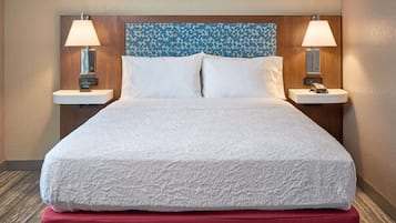 Studio suite, 1 queensize bed met slaapbank, niet-roken | Luxe beddengoed, pillowtop-bedden, individueel gemeubileerd, een bureau