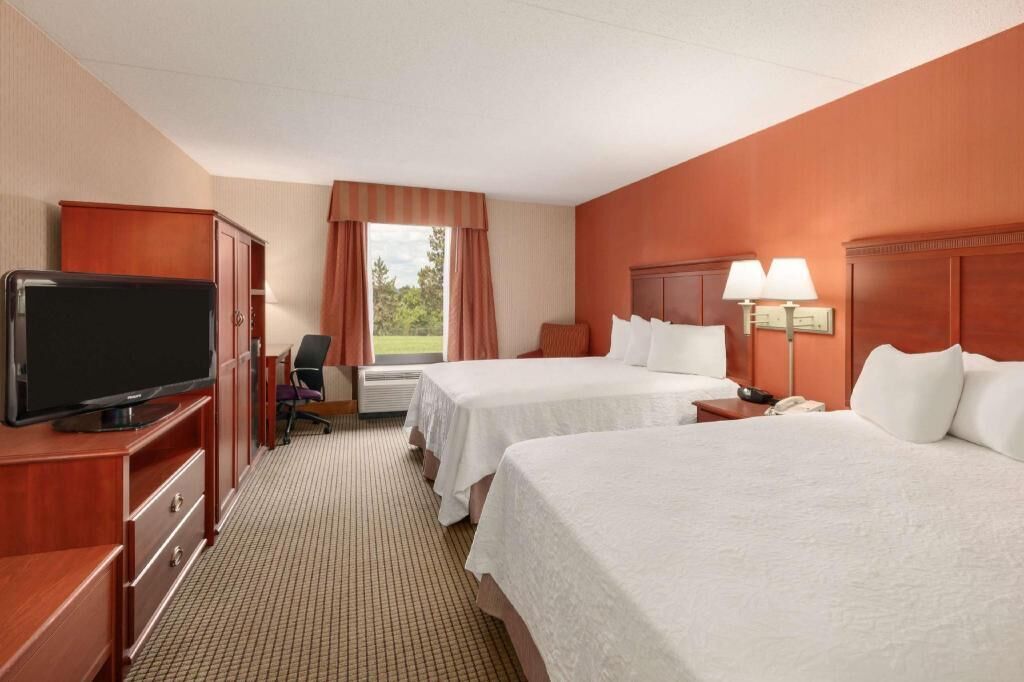 Luxe beddengoed, pillowtop-bedden, individueel gemeubileerd, een bureau