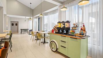 Free daily continental breakfast