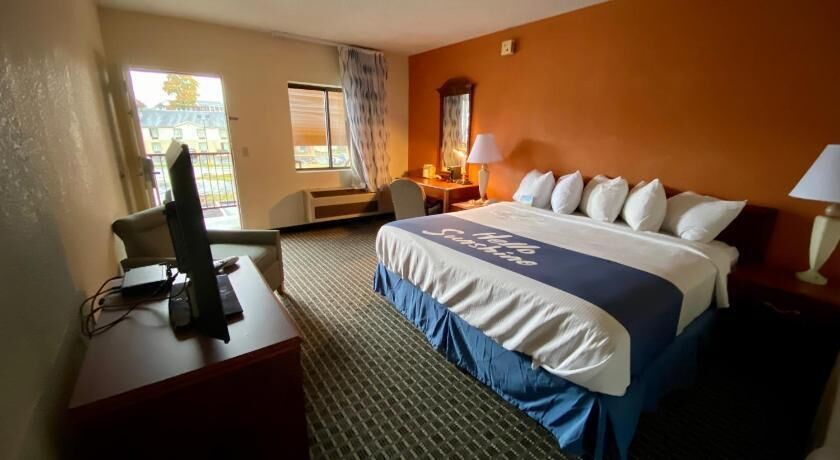 Desk, iron/ironing board, rollaway beds, free WiFi