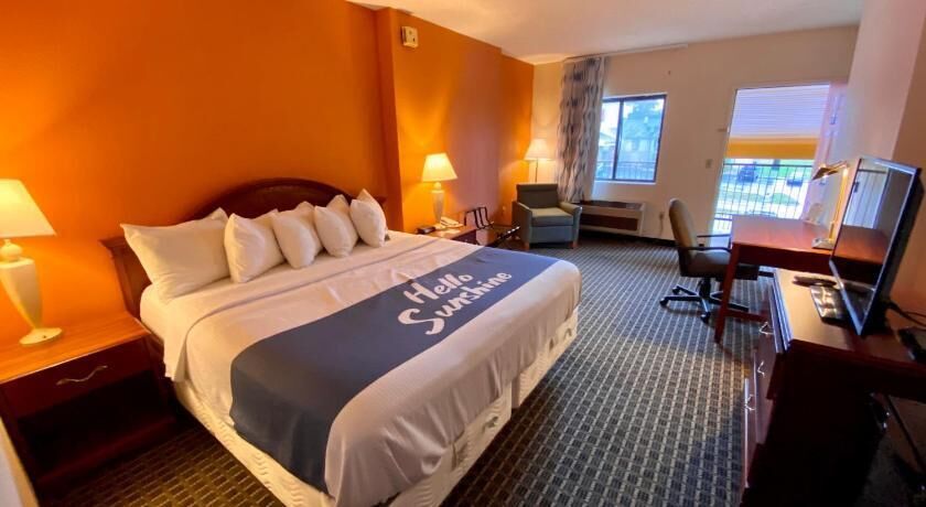 Desk, iron/ironing board, rollaway beds, free WiFi