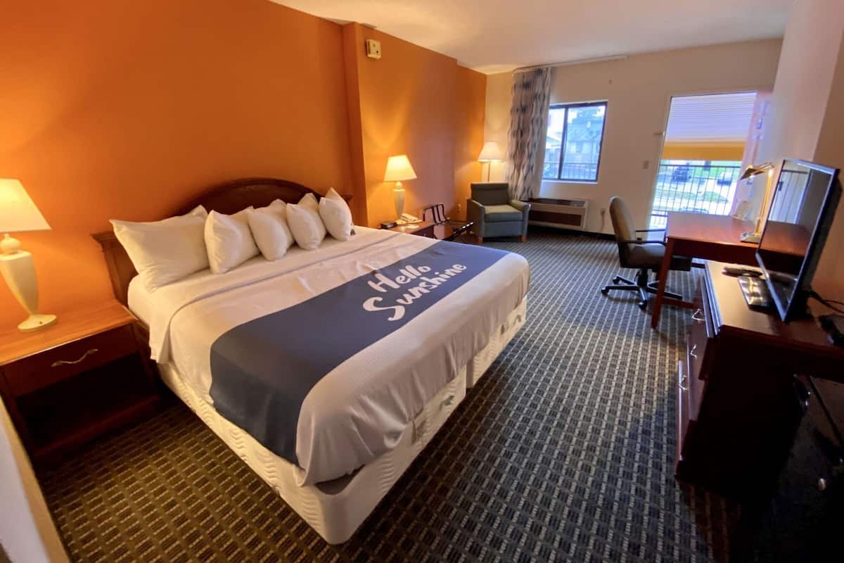 Desk, iron/ironing board, rollaway beds, free WiFi