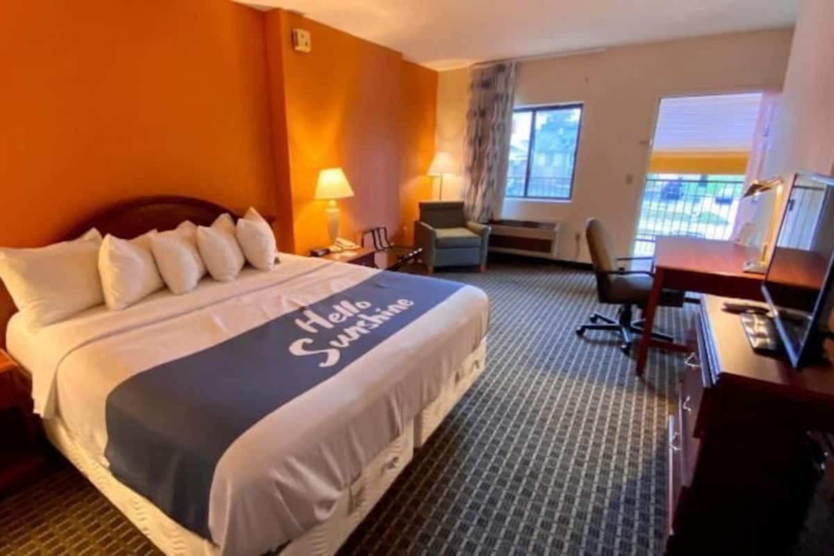 Desk, iron/ironing board, rollaway beds, free WiFi