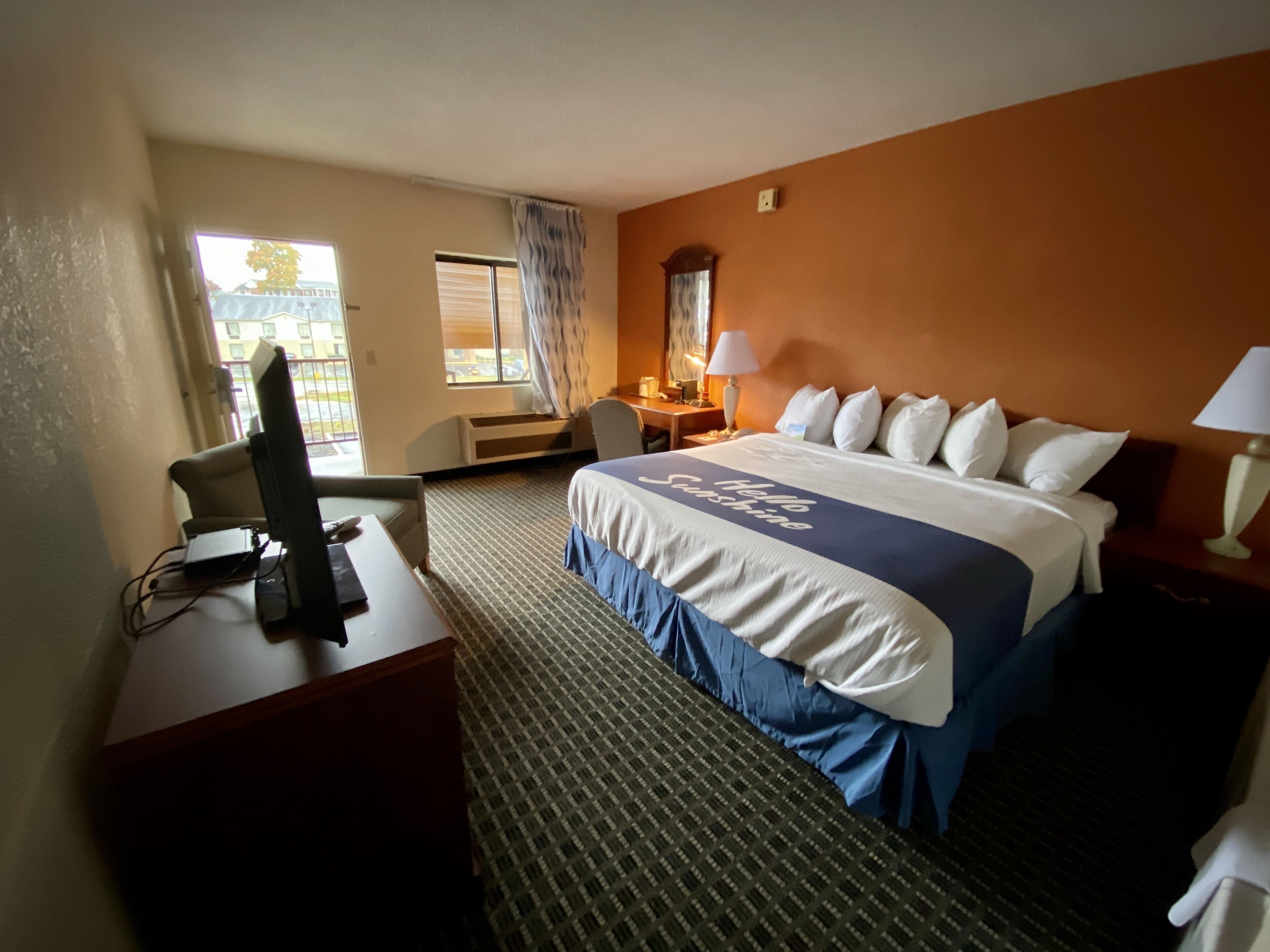 Suite, 1 King Bed, Smoking | Desk, iron/ironing board, rollaway beds, free WiFi