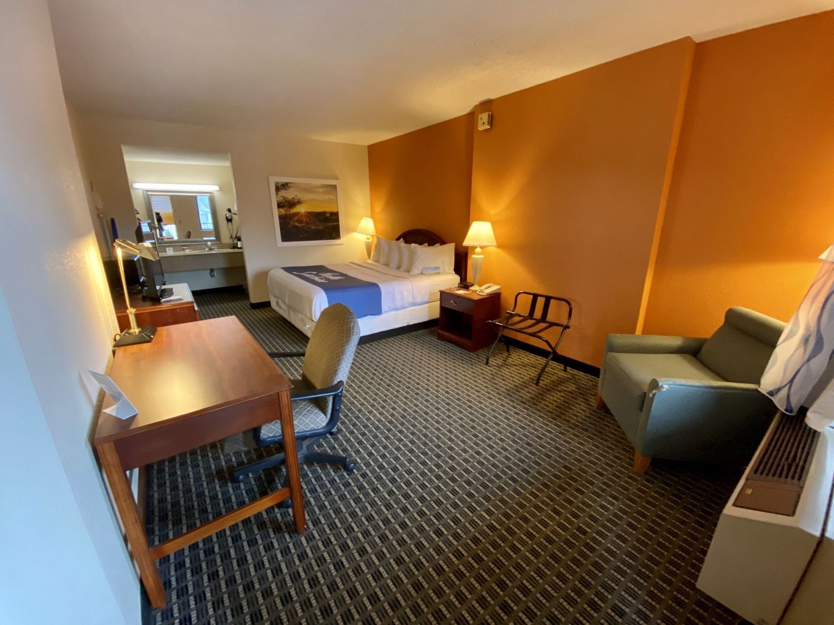 Desk, iron/ironing board, rollaway beds, free WiFi