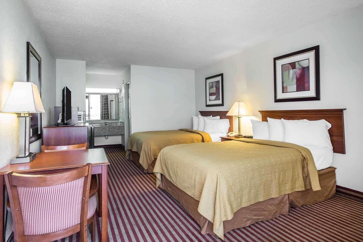 Iron/ironing board, WiFi (free), bed sheets