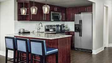 Presidential Suite, 2 Bedrooms | Private kitchen