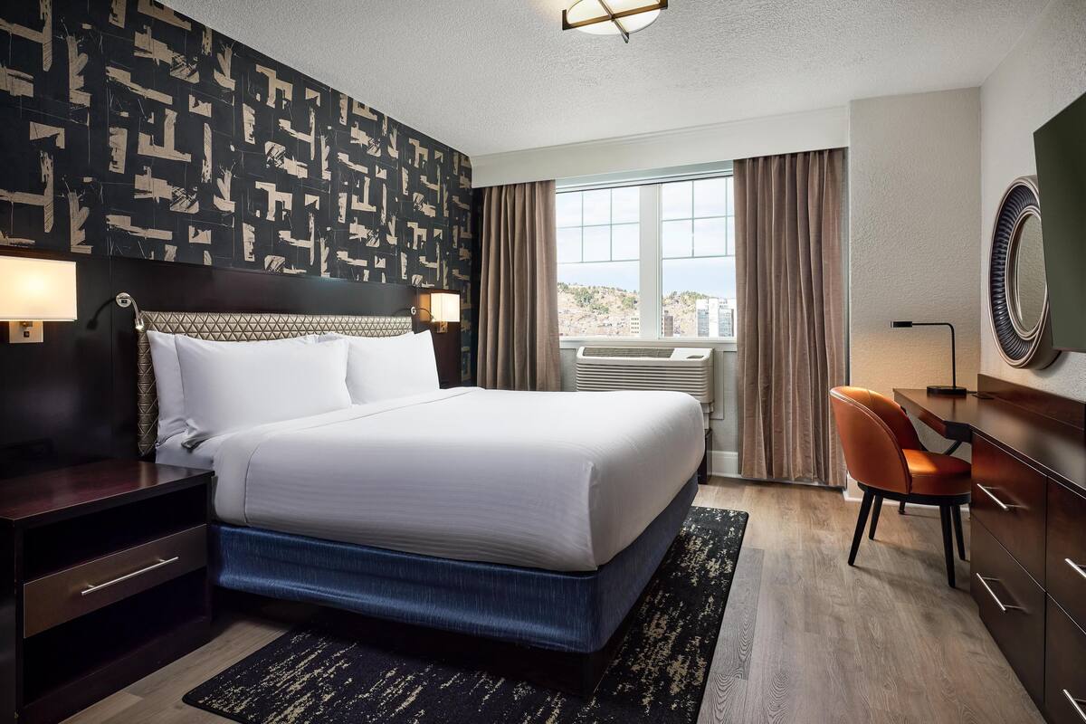 Deluxe Room, 1 King Bed (Wetbar) | Premium bedding, pillow-top beds, in-room safe, blackout curtains