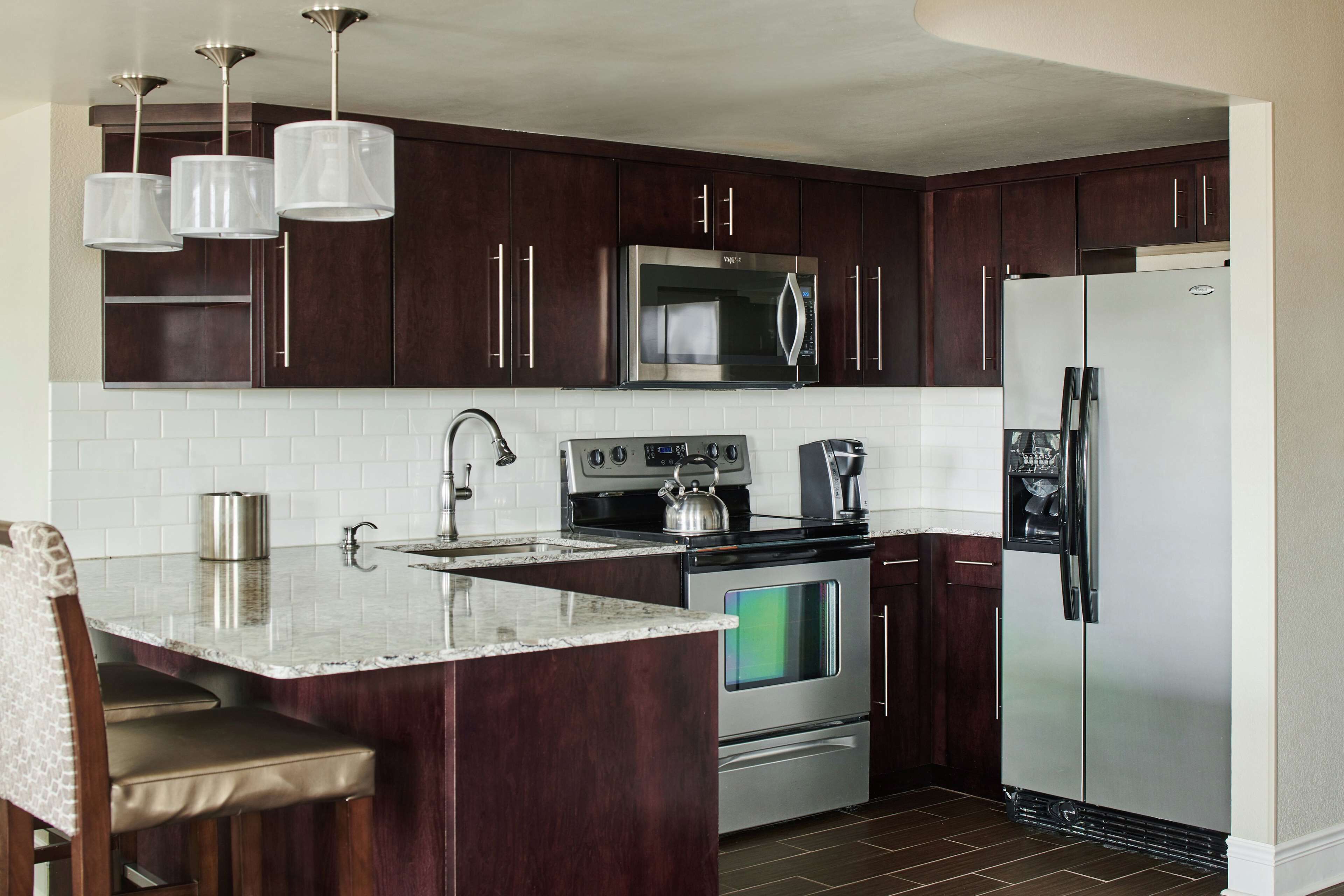 presidential suite, 2 bedrooms | private kitchen | fridge, microwave, coffee/tea maker