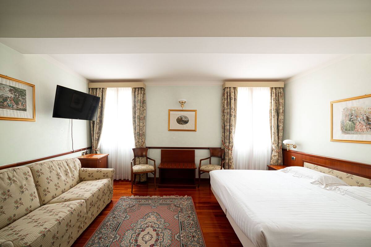 Premium bedding, minibar, in-room safe, desk