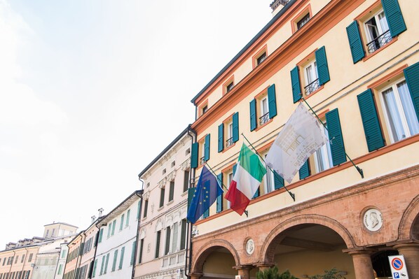 Pintu masuk hartanah