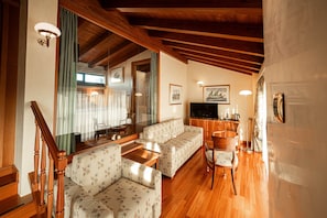 Suite | Living area | Flat-screen TV