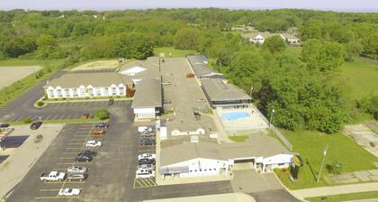 Super 8 by Wyndham Stevensville/St. Joseph