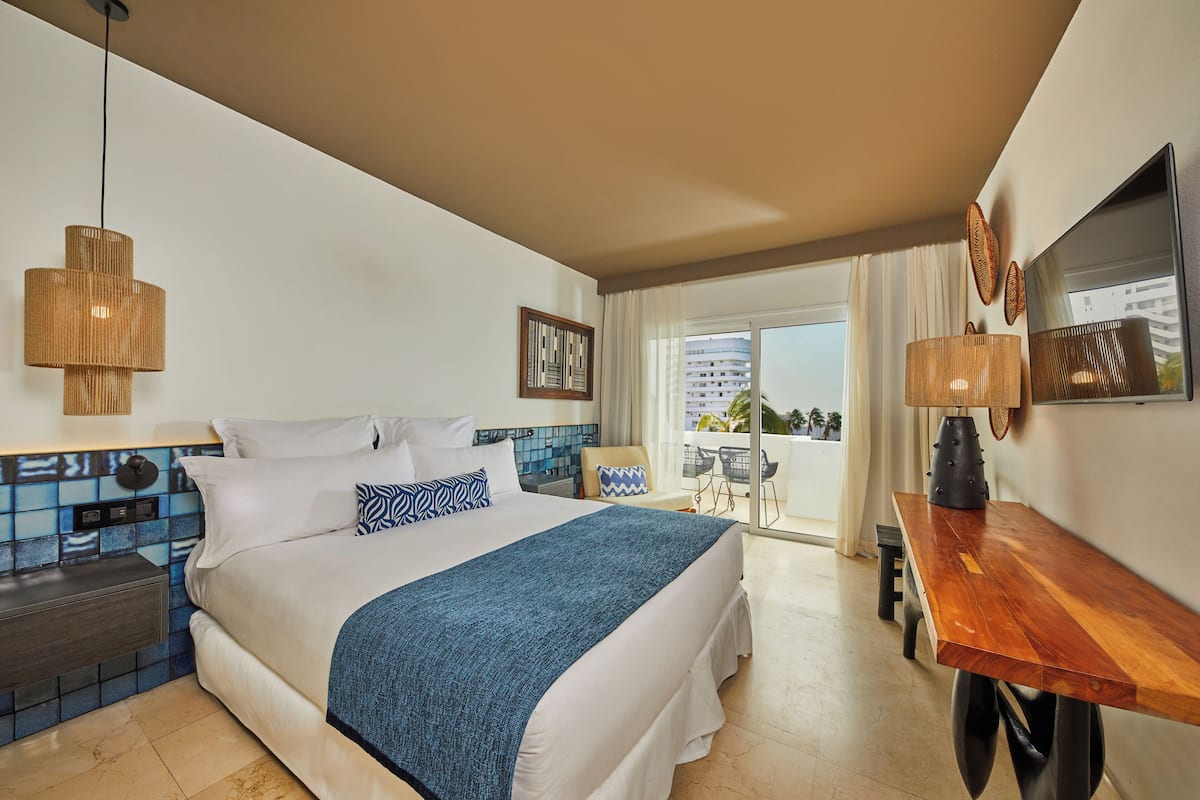 1 kamar tidur, selimut bulu angsa, busa memori, dan minibar