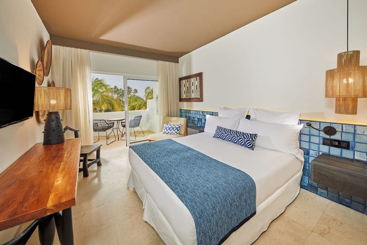 1 kamar tidur, selimut bulu angsa, busa memori, dan minibar