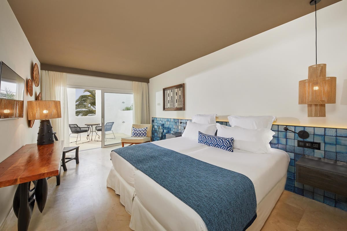 1 dormitorio, edredones de plumas, colchones viscoelásticos y minibar