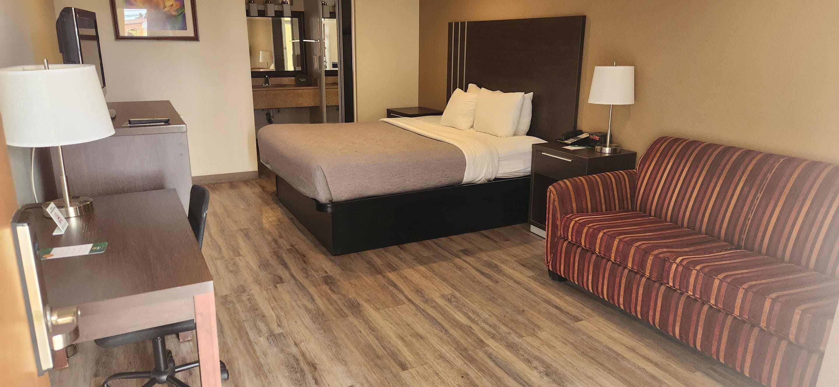 Standard Room, 1 King Bed, Non Smoking