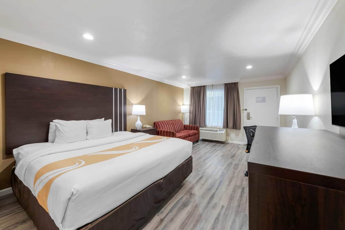 Habitación estándar, 1 cama King size, para no fumadores | 1 habitación, escritorio y espacio para trabajar con laptop 