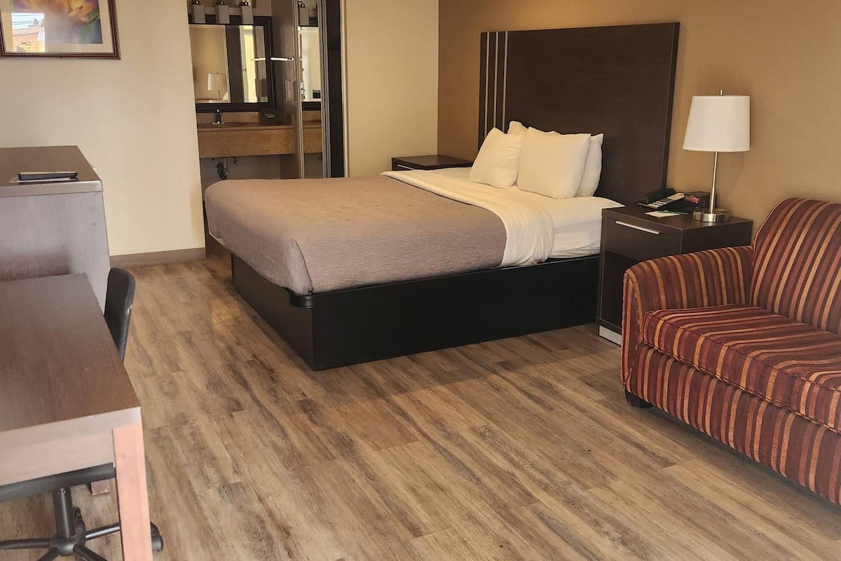 Standard Room, 1 King Bed, Non Smoking