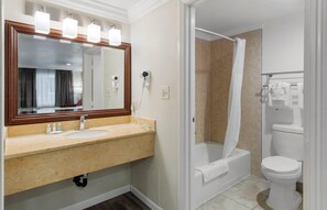 Standard Room, 1 King Bed, Non Smoking | 1 bedroom, desk, laptop workspace, blackout drapes - Quality Inn Long Beach - Signal Hill (Signal Hill)