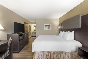 Standaard kamer, 1 kingsize bed, koelkast & magnetron | Een bureau, verduisterende gordijnen, een strijkplank/strijkijzer