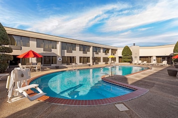 Seasonal outdoor pool, pool umbrellas
