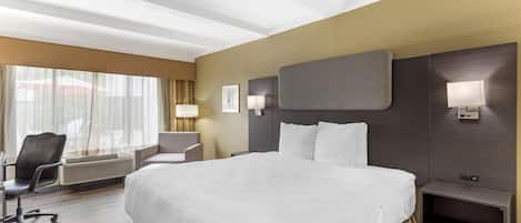Standard Room, 1 King Bed, Accessible, Refrigerator & Microwave | Desk, blackout drapes, iron/ironing board, free cribs/infant beds