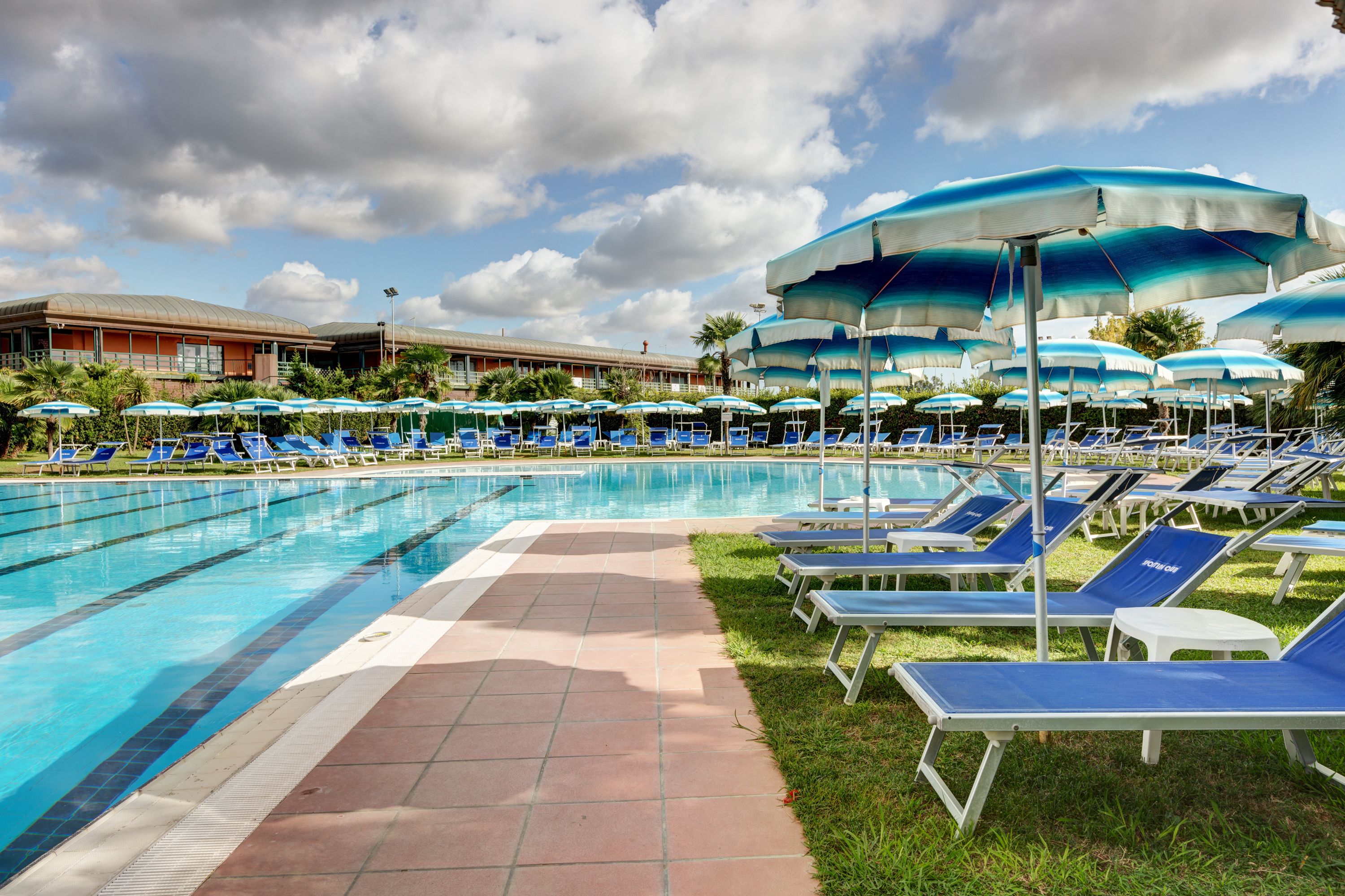 屋内プール、屋外プール