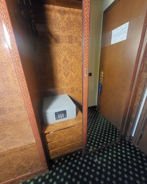 Down duvets, minibar, in-room safe, individually furnished