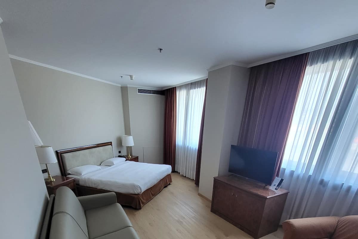 Down duvets, minibar, in-room safe, individually furnished