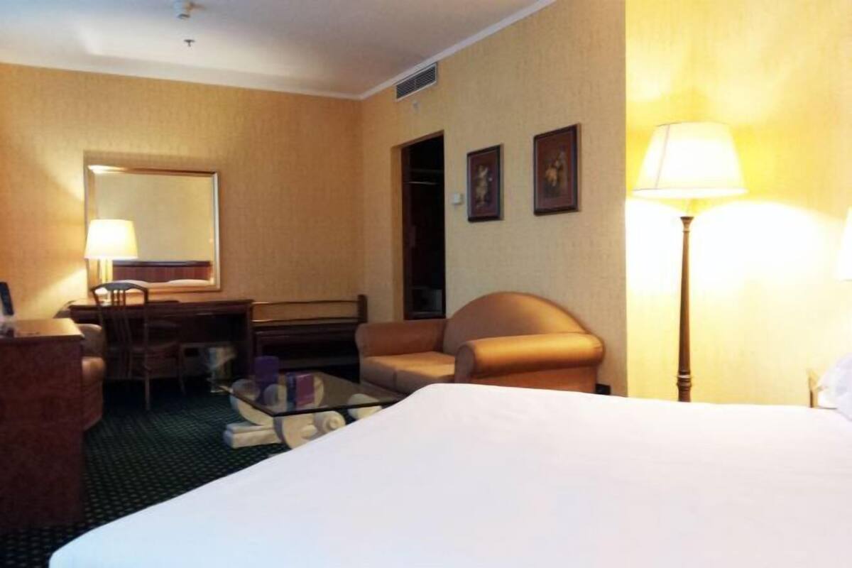 Down comforters, minibar, in-room safe, desk