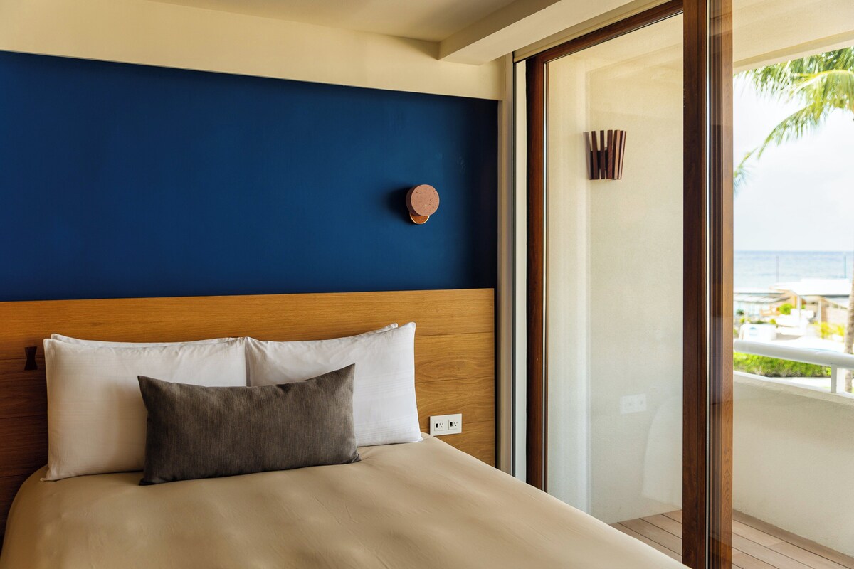 Egyptian cotton sheets, premium bedding, down duvets, minibar