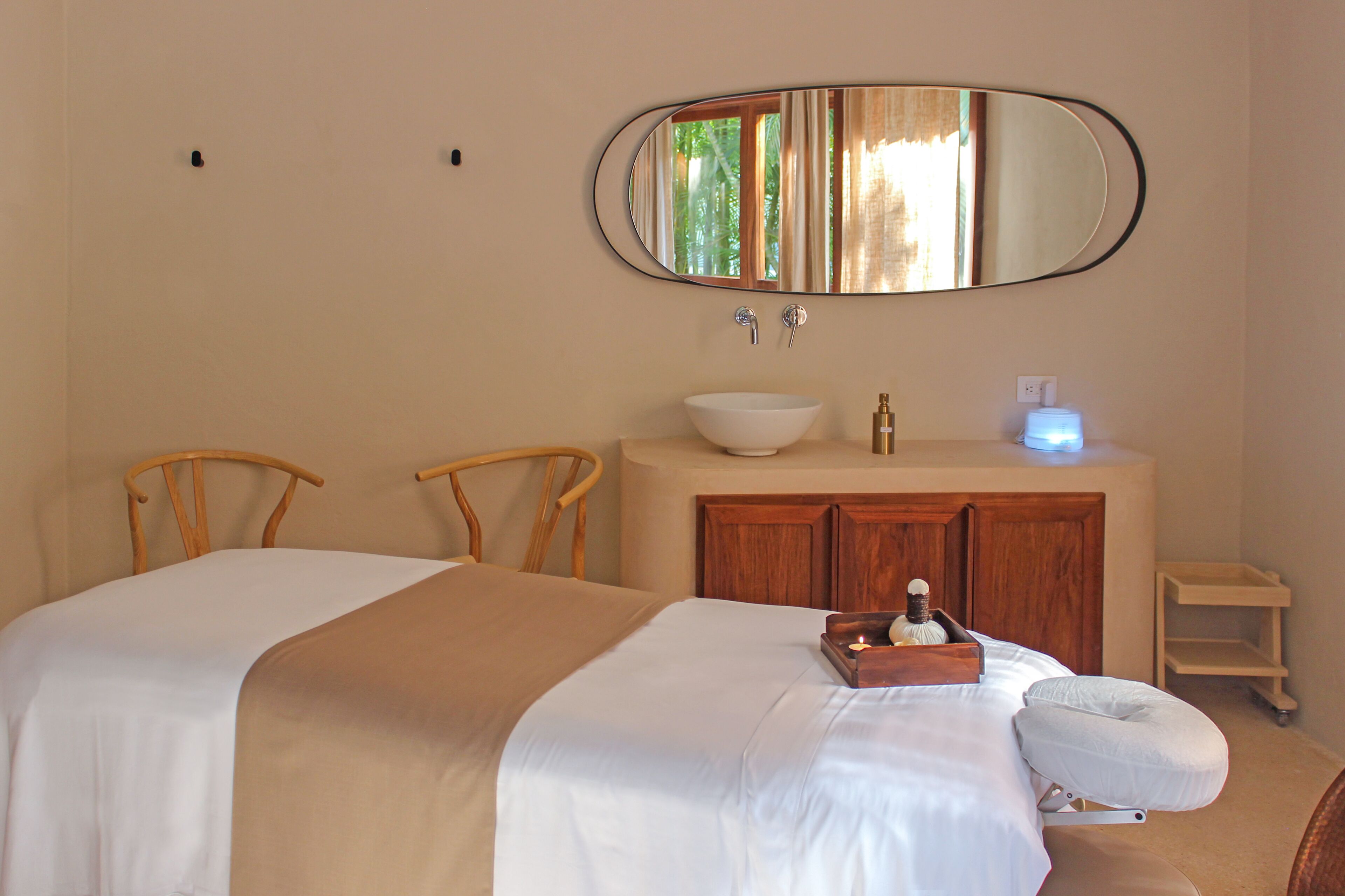 Couples treatment rooms, sauna, hot tub, steam room, body treatments