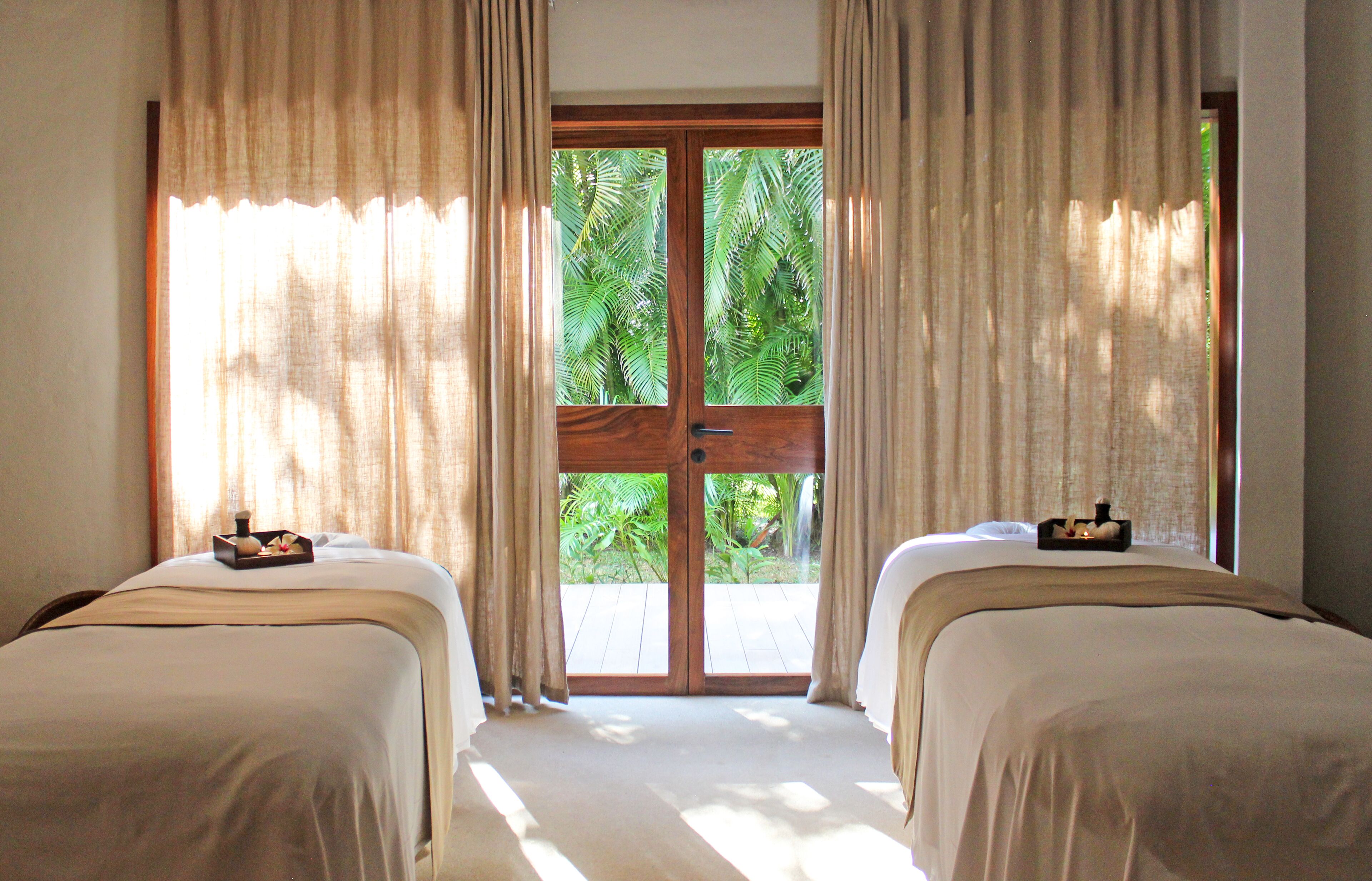 Couples treatment rooms, sauna, hot tub, steam room, body treatments