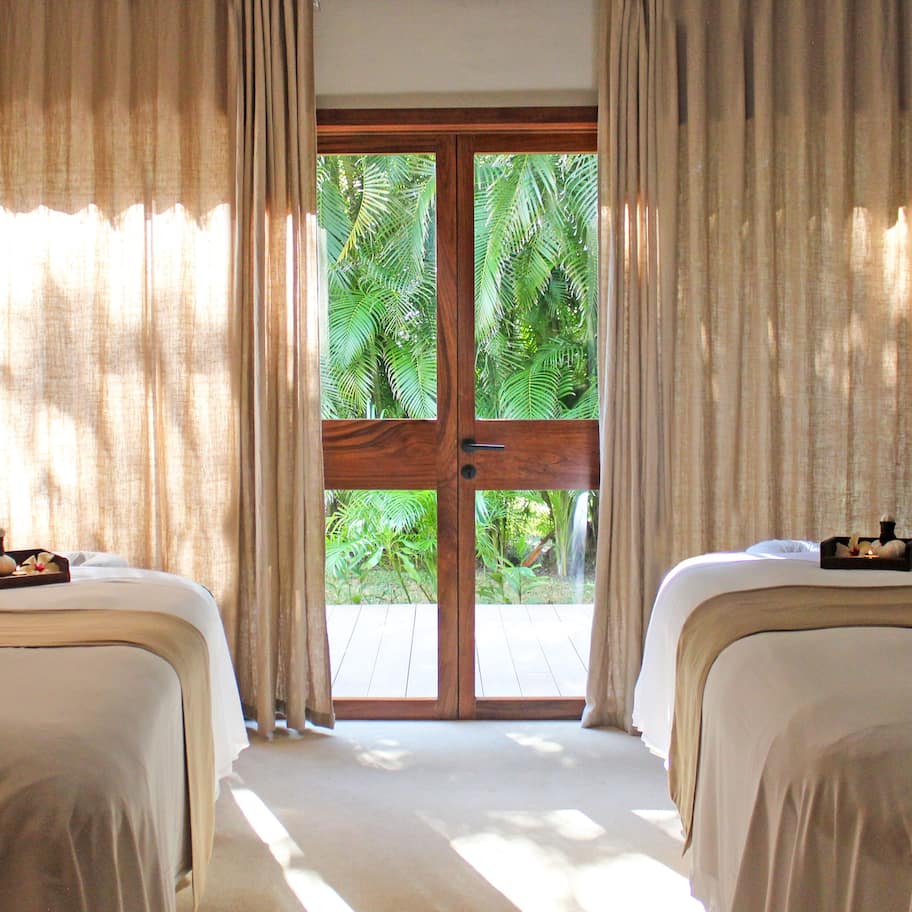 Couples treatment rooms, sauna, hot tub, steam room, body treatments
