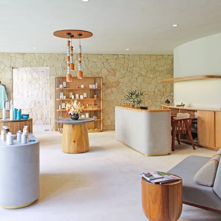 Couples treatment rooms, sauna, hot tub, steam room, body treatments