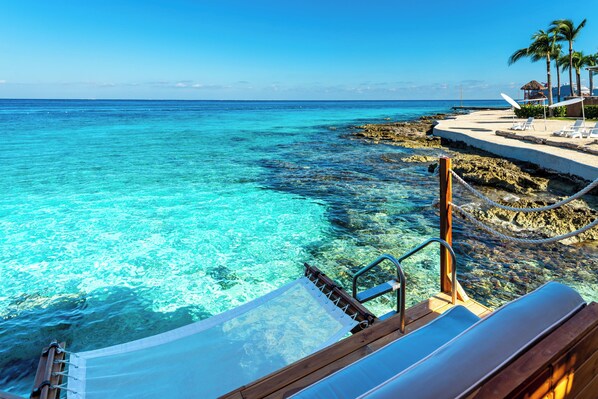 Private beach, white sand, beach umbrellas, beach towels