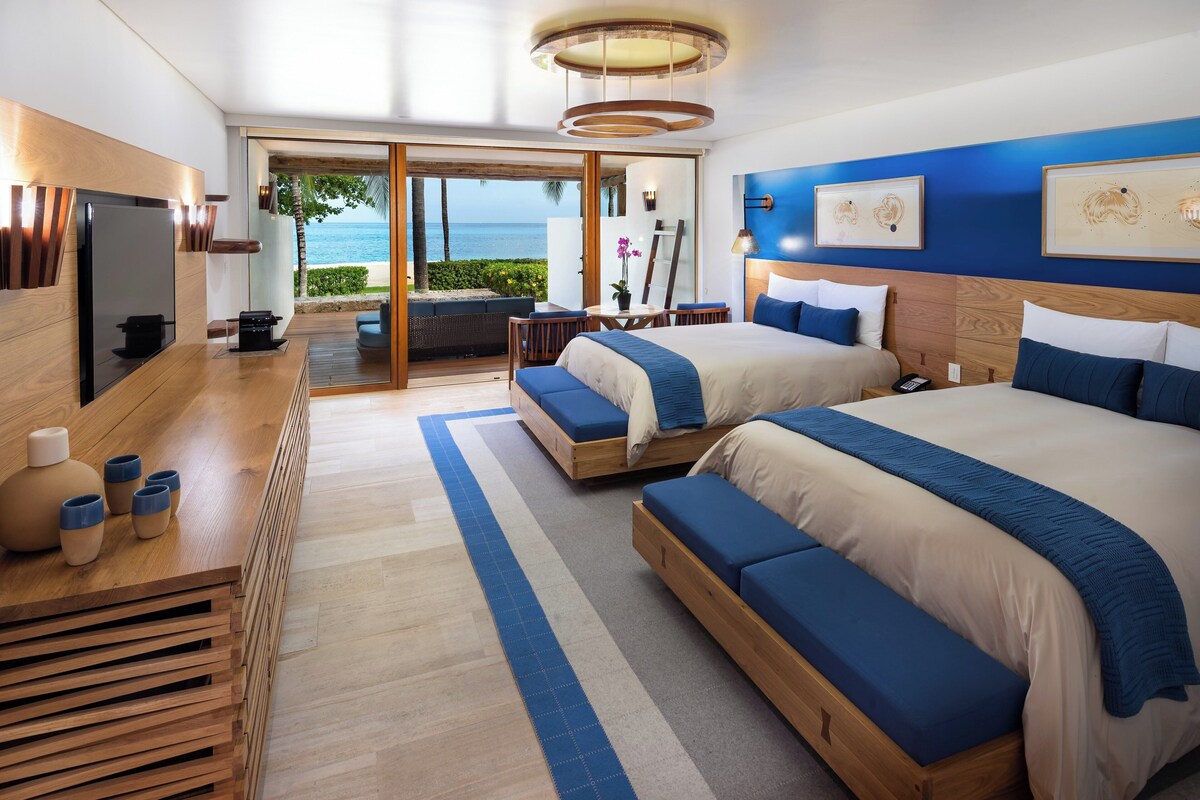 Egyptian cotton sheets, premium bedding, down duvets, minibar