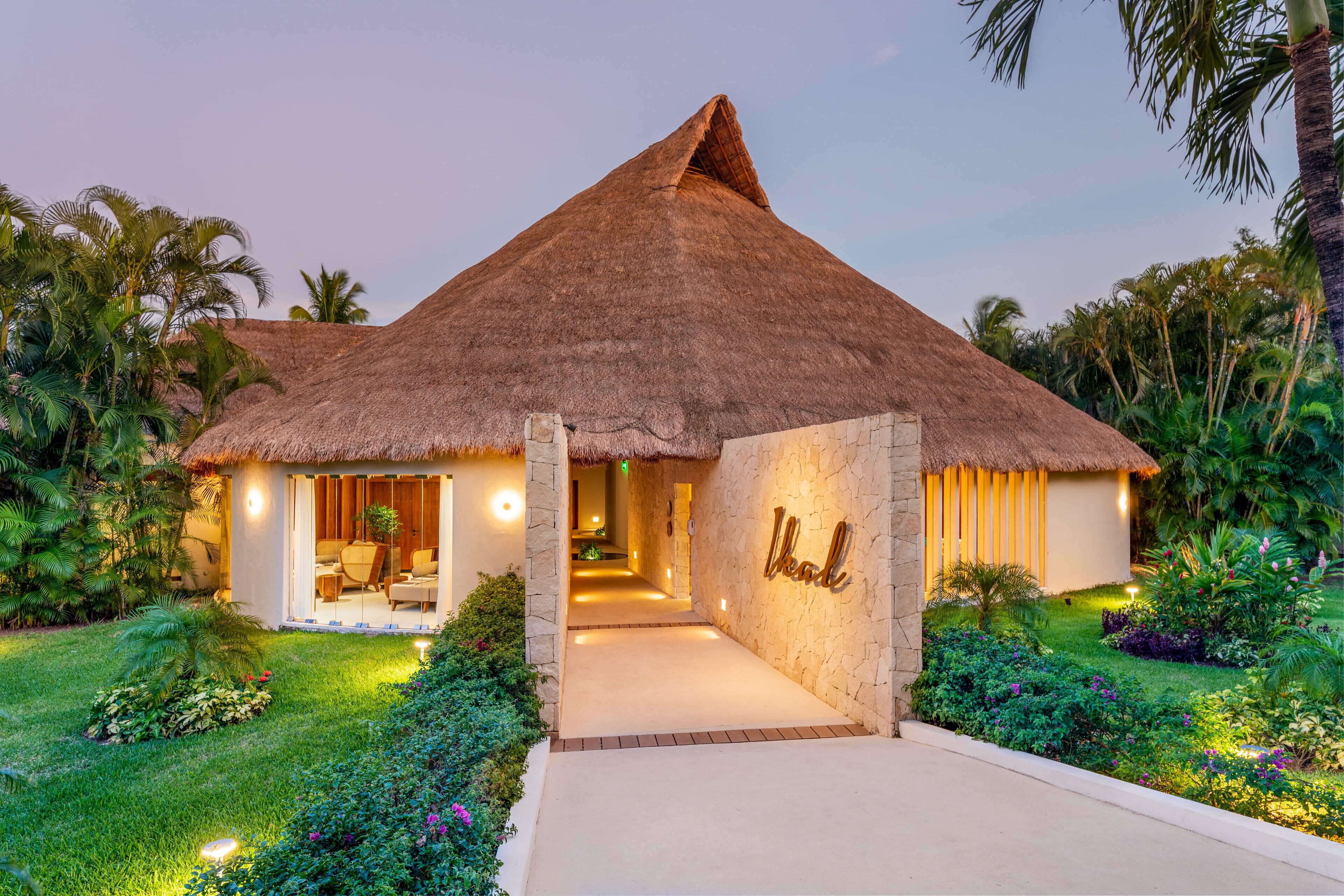 Couples treatment room(s), sauna, hot tub, steam room, body treatments