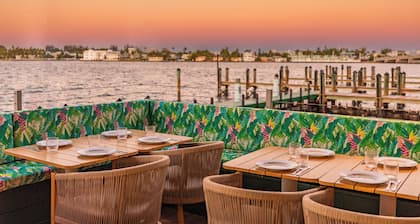 Palm Tree Club Miami Hotel